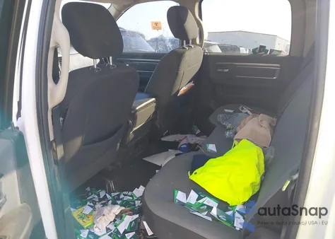 2021 Ram 1500 Classic Slt 4X2 6'4 Box z USA, uszkodzony, nr VIN 1C6RR6TT0MS520626